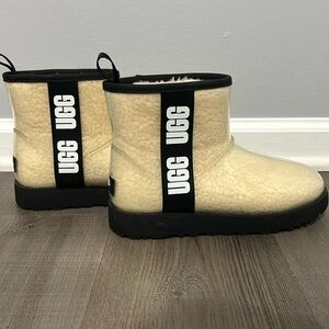 UGG Classic Clear Mini